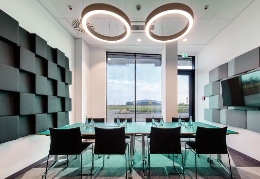 홀리데이 인 익스프레스 - 제슈프 에어포트