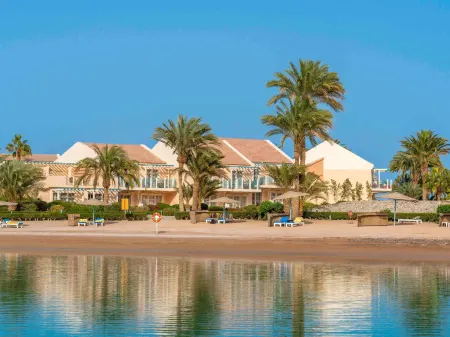 Mövenpick El Gouna Отели рядом с достопримечательностью «Coraya Divers El Gouna»