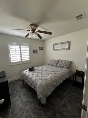 Charming 4-Bedroom House in Lovely Bakersfield with AC, WiFi, Enjoy a Hot Tub