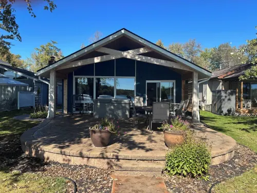 Enjoy the Lake Life, Beautiful Beach, Great for Fishing, Swimming and Boating!!!