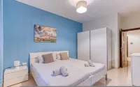 St James the Traditional 4-Bed Townhouse in Sliema - Beach
