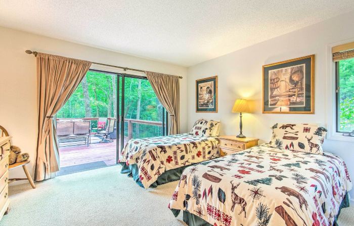 Lake Toxaway Cabin w/ Fire Pit - 1 Mi to Marina