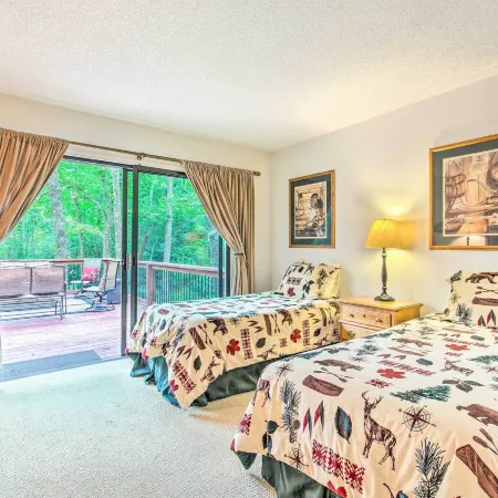 Lake Toxaway Cabin w/ Fire Pit - 1 Mi to Marina