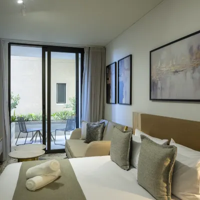 One Rosebank Executive Apartment Hotel Hotels near Pron