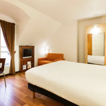 Ibis Versailles Château