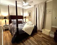 Inn Between the Lakes Hotels in Penn Township