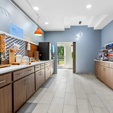Holiday Inn Express & Suites FLORENCE NORTHEAST by IHG