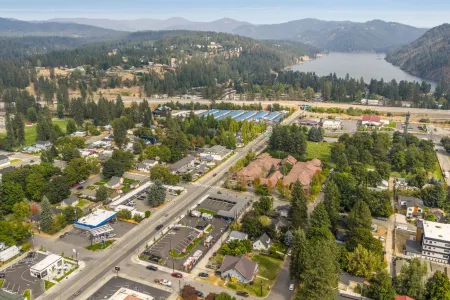 Smart Key Entry and Free Wi-Fi Access - Cozy Inviting Retreat