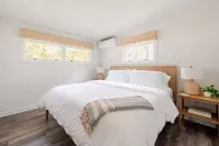 The Greenport Beach Cottage: 3 Min Walk to Beach, 1 mile to Town