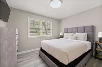 Beautiful Newly-Renovated Home in Indian Hills Hotels in East Cobb