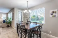 North Visalia Family Getaway – 5Br/3BA, Near Parks & Sequoia NP, Sleeps 10