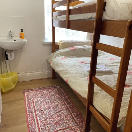 Renovated 4-Bed Home - Sleeps 9 - Garden - Parking