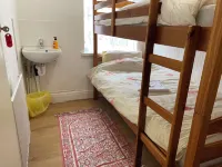 บ้านปรับปรุงใหม่ 4 ห้องนอน, พักได้ 9 คน พร้อมที่จอดรถและสปา - บังกะโล