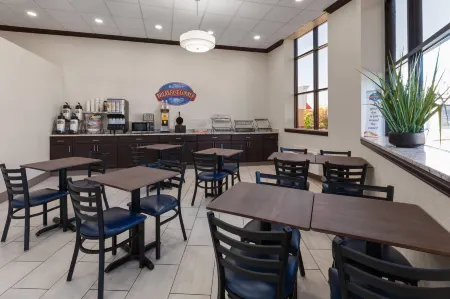 Baymont by Wyndham Downtown Detroit Отели рядом с достопримечательностью «Joe Louis Arena»