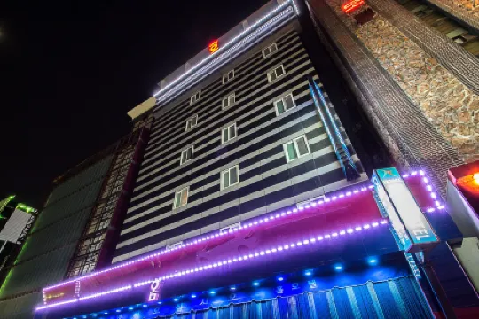 Incheon (Dongam) Home Отели рядом с достопримечательностью «Juan Central Church»