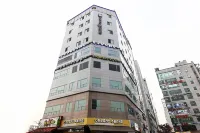 Gram Hotel Hotels near Surak Sumak Chicken