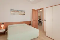 Charming Rina Sea Apartments 1 Bedroom Central Air-Con & WiFi sleeps 4 persons - Apartments