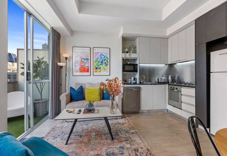 Sophisticated CBD 2-Bed Apartment by Yarra River Images