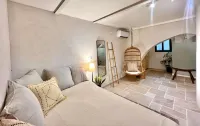 Stylish Patio Duplex by Sea N' Rent -  Ferienwohnungen