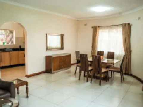 แรร์โกลด์ รีสอร์ต โรงแรมในGoromonzi