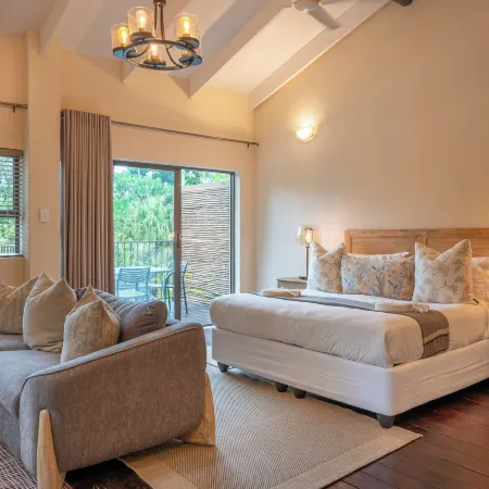Bushbaby Valley Lodge