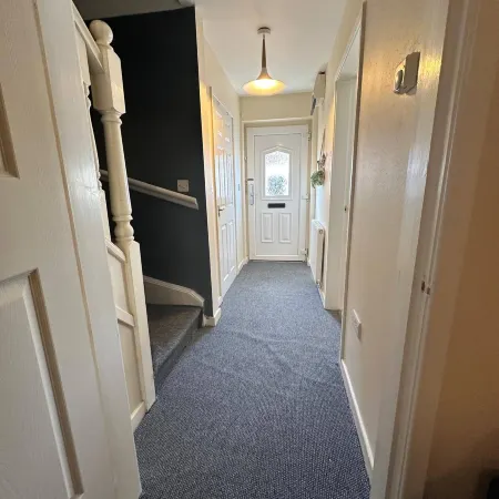 3 Bed Entire House - Runcorn Отели в г. Ранкорн