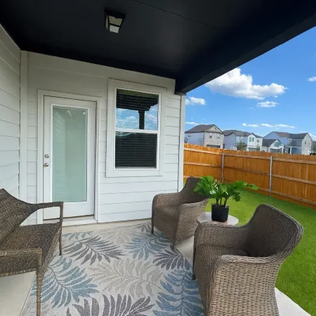 Modern 4BR New Home w Luxury Touches