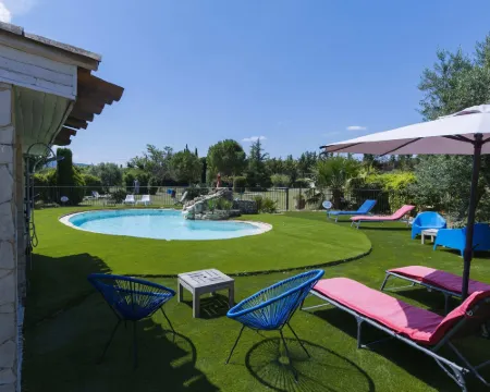 Roulotte Chez Manon en Luberon Hotels in Lagnes