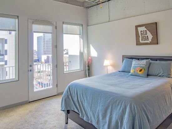 2Br Fully Furnished Apartment - Great Location in Midtown 2 Bedroom Apts by RedAwning