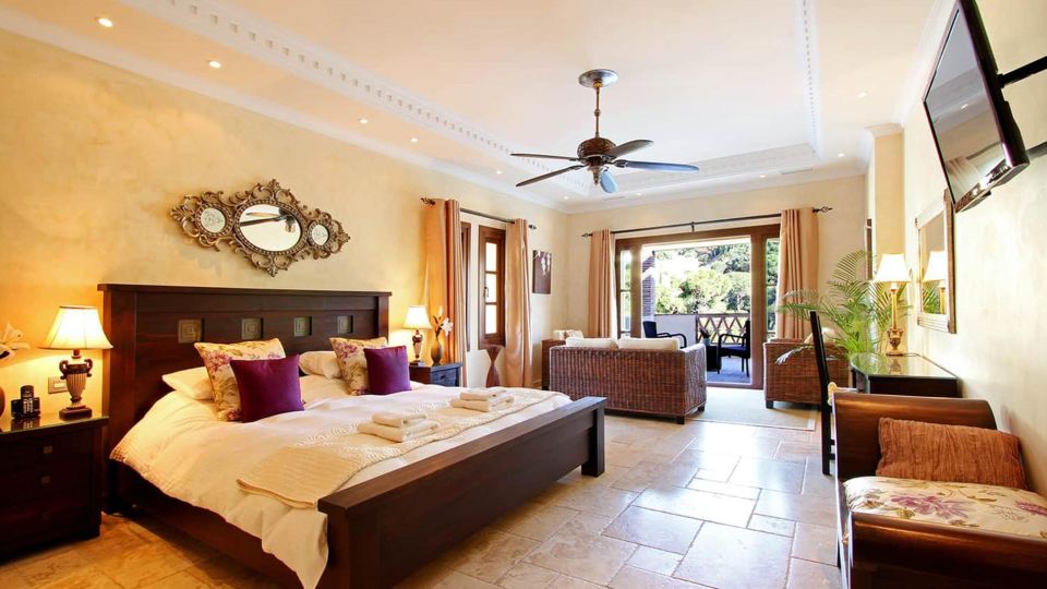 FREE €650 Daily Lux Pack - 7-Bed, Heated Pool