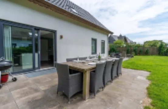 Spacious and Bright 10-person Holiday Villa