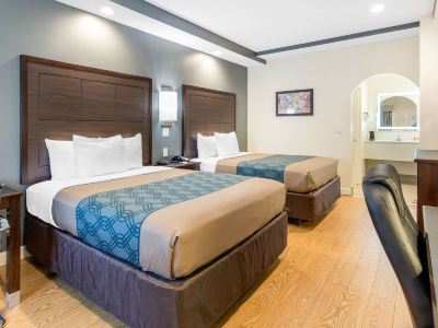 Red Star Inn & Suites