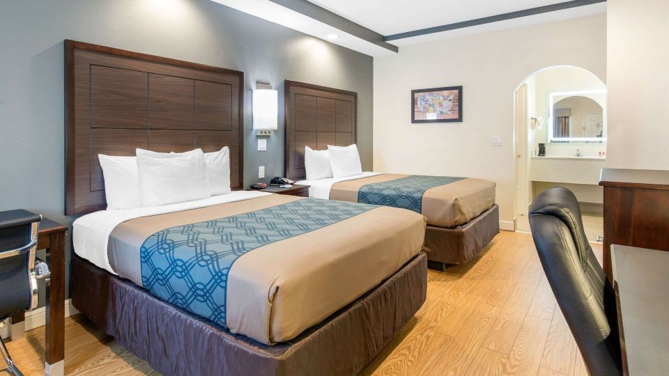 Red Star Inn & Suites
