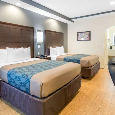 Econo Lodge Inn & Suites Houston Willowbrook Отели рядом с достопримечательностью «Виллоубрук»
