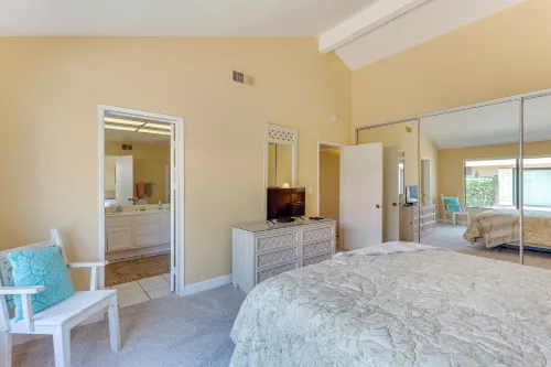 Sunny Palm Desert Pad w/ Patio & Pool Access! - Lejligheder