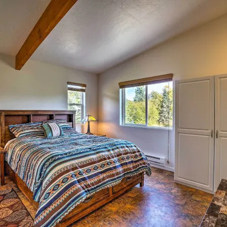 Secluded Getaway w/ Deck, Steps to Fritz Creek!