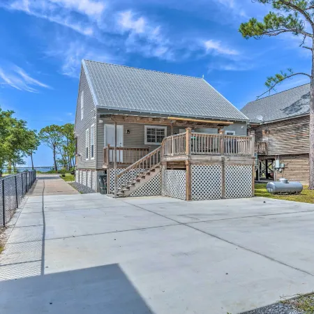 Bayfront Home with Kayaks, Paddleboards and Bikes