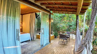 Aruana Suites Com Cafe da Manha,Piscina, Reserva Natural da Sapiranga 5km da Vila de Praia do Forte โรงแรมใน