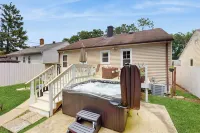 2 Mi to Beach! Hot Tub Haven in Michigan City - Homestays