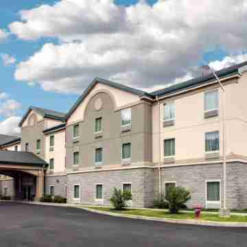 Quality Inn & Suites Fishkill South Near I-84 Hotel Exterior