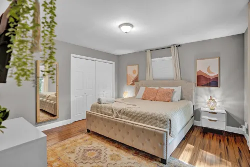 Poconos Oasis with hot tub, Game RM, & Fire pit. 8 min from Bushkill & Shawnee