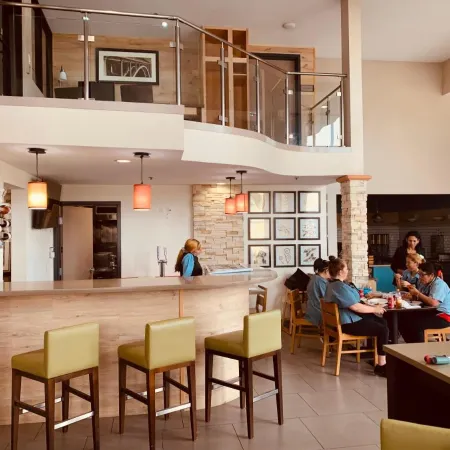 Country Inn & Suites by Radisson, Bakersfield, CA