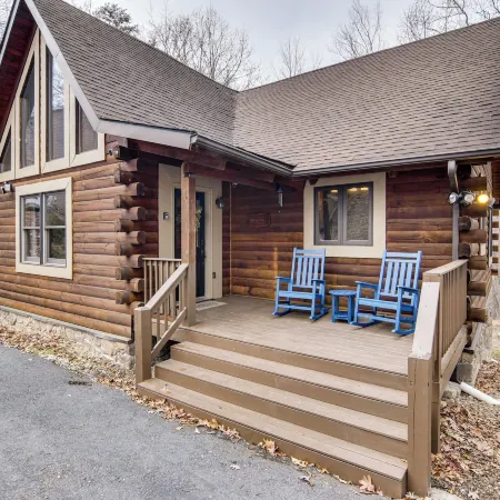1 Mi to Slopes! Family-Friendly Massanutten Cabin