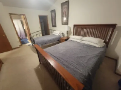 Beautiful comfy five bedroom home sleeps 11+