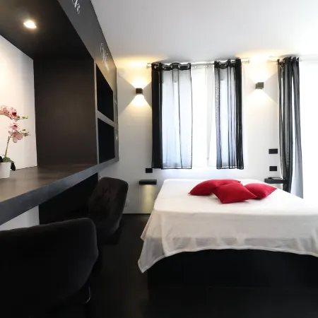 Black&White Otranto Suite