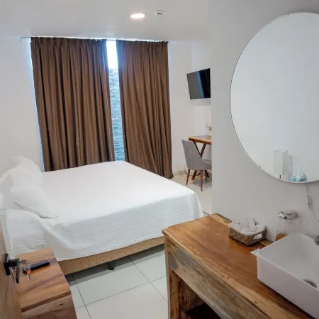 Hotel & Suites Punto Oriente