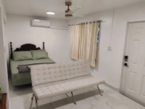 Slice of Paradise- 2 mins from Spotts Beach!