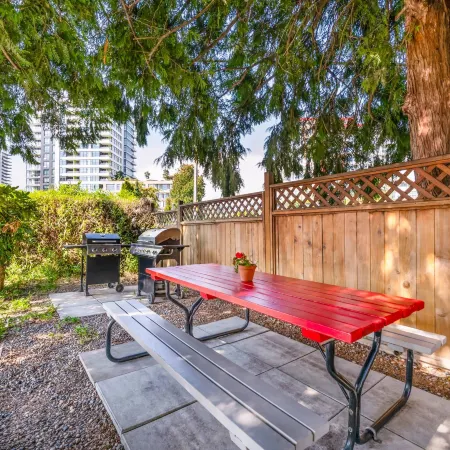Econo Lodge Inn & Suites - North Vancouver