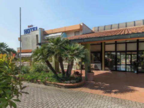 โรงแรมรีวา เอตรัสกา โรงแรมในBibbona