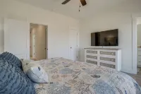 Walk to Private Beach Access, Elevator, 4Br/4ba - Beach